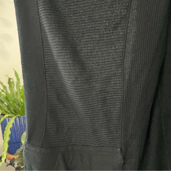 Lululemon Resolution Wrap Black Size 8 - Picture 9 of 12